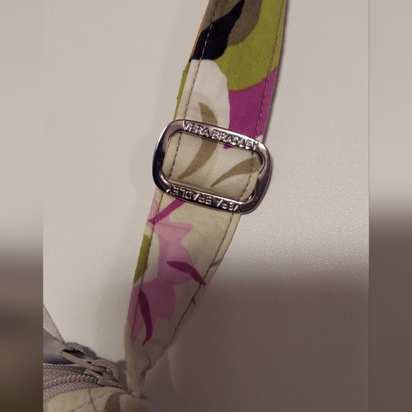 Vera Bradley adjustable shoulder bag, like new. - Picture 4 of 6